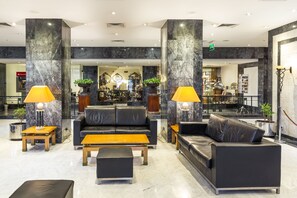 Área de estar no saguão