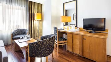 Standard Room | Minibar, in-room safe, blackout drapes, soundproofing