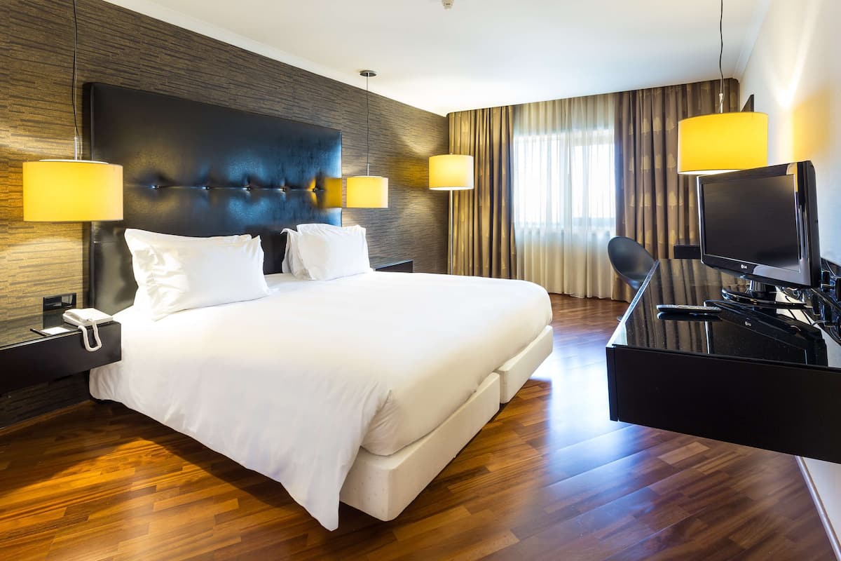 minibar, in-room safe, blackout curtains, soundproofing