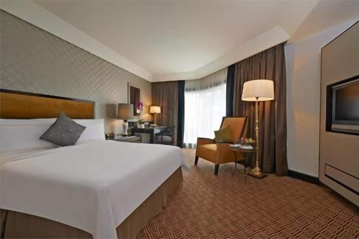 Hochwertige Bettwaren, Zimmersafe, Schreibtisch