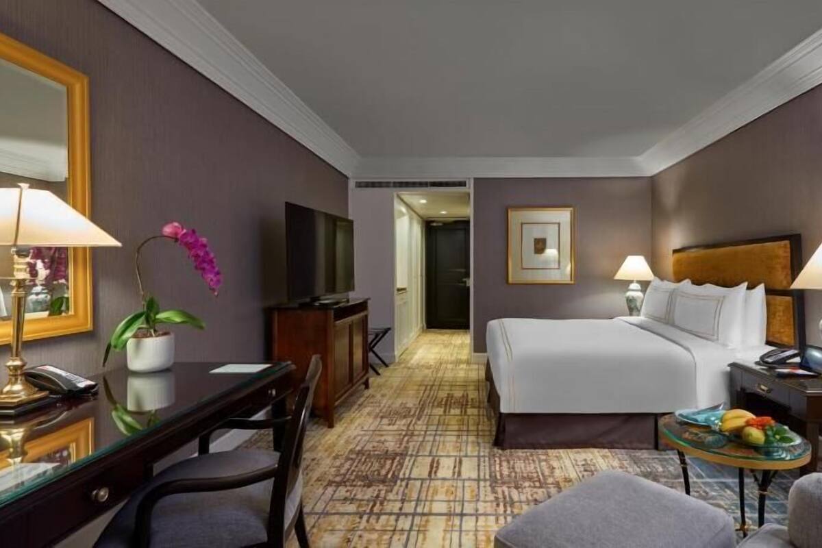 Premium bedding, in-room safe, desk, laptop workspace