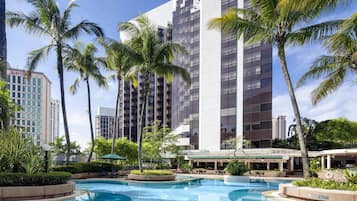 Outdoor pool, pool umbrellas, sun loungers