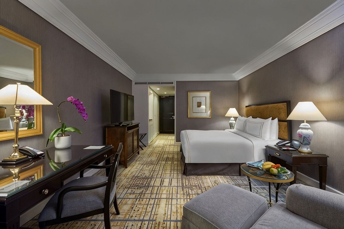Premium bedding, in-room safe, desk, laptop workspace