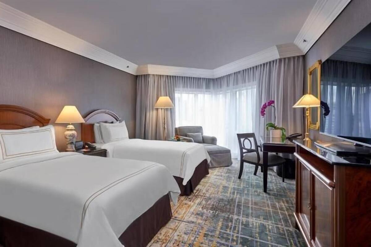 Premium bedding, in-room safe, desk, laptop workspace