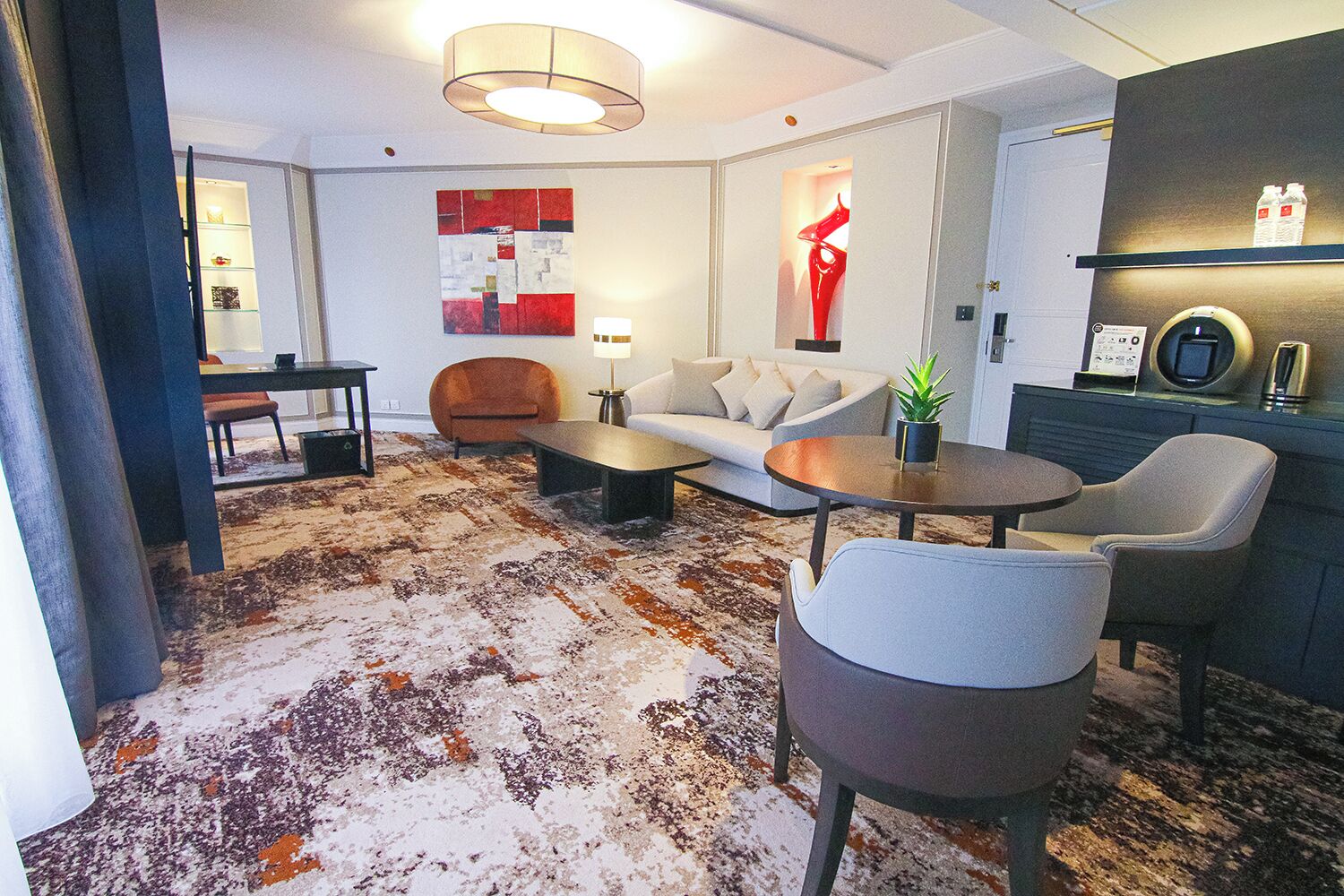 executive suite, 1 king bed | living area | lcd tv