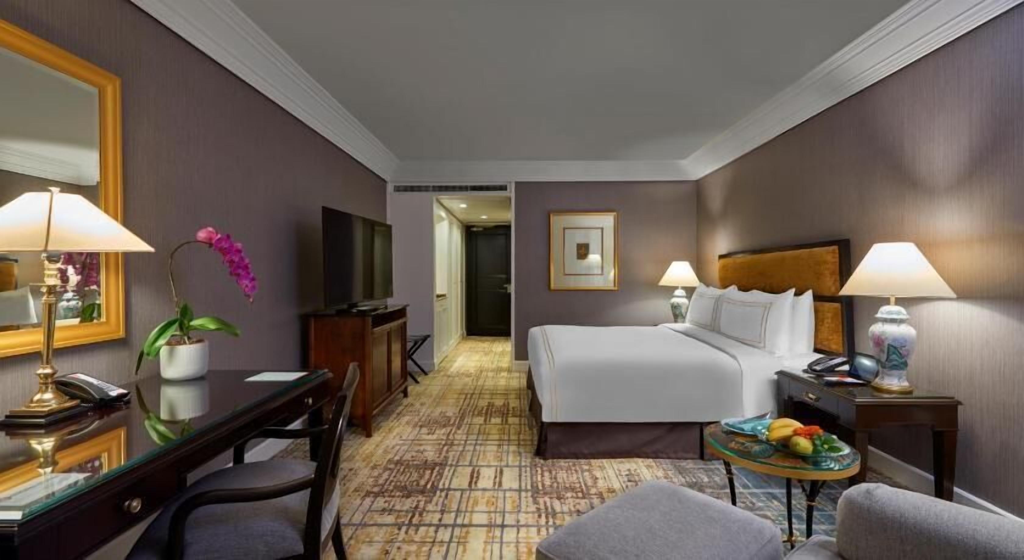 Premium bedding, in-room safe, desk, laptop workspace