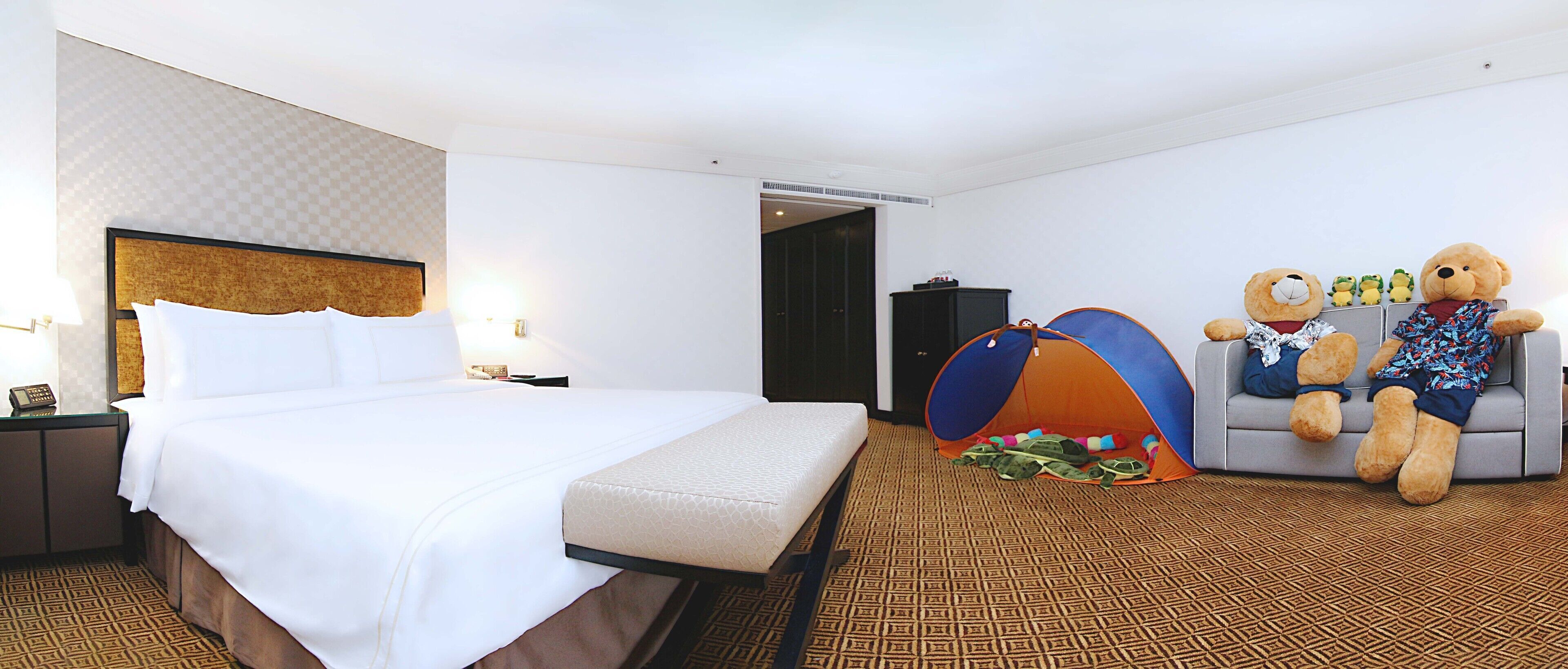 Premium bedding, in-room safe, desk, laptop workspace