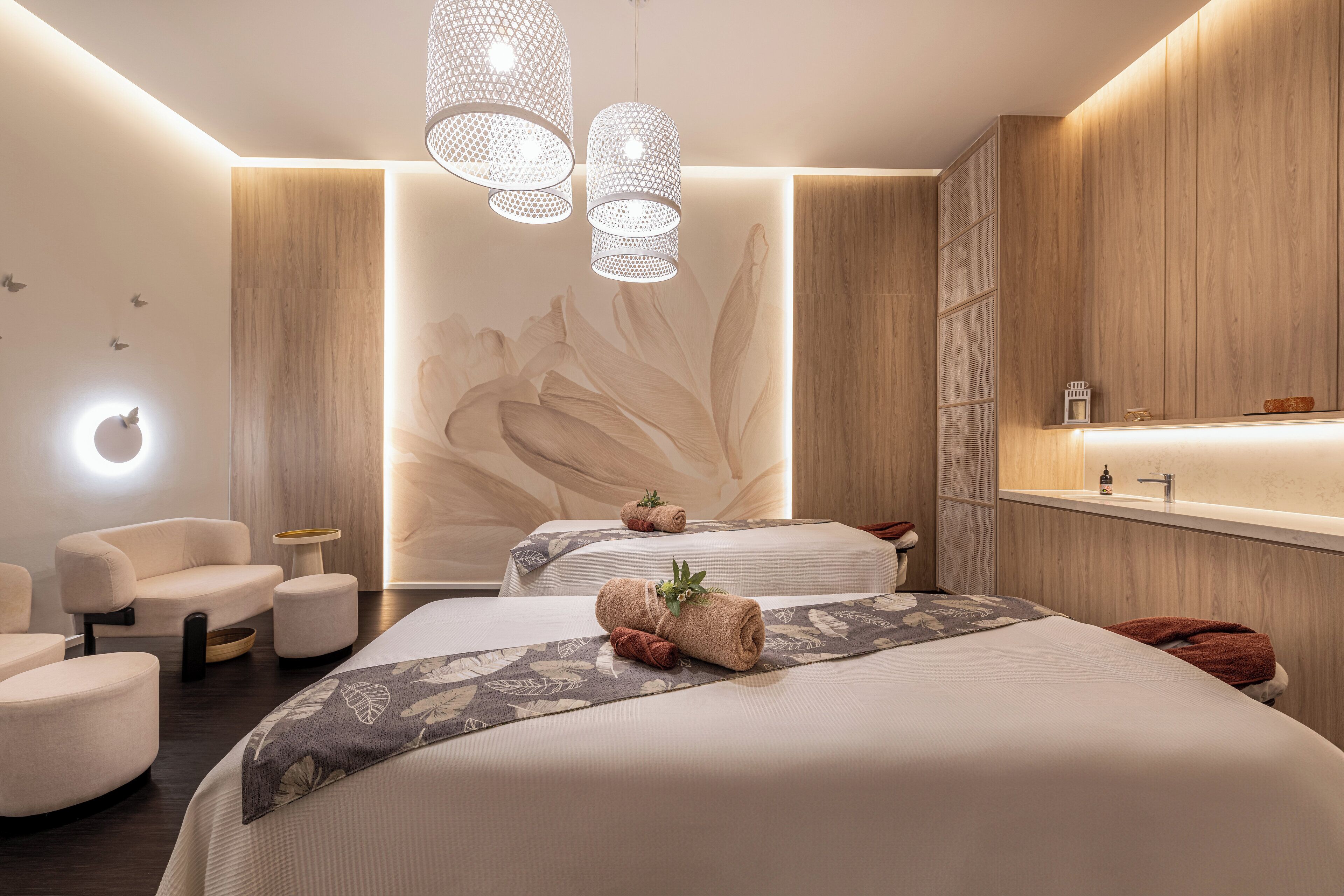 Couples treatment room(s), body treatments, aromatherapy