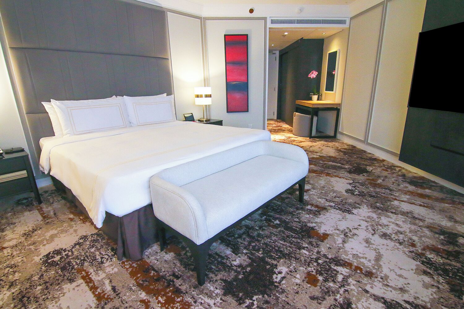Premium bedding, in-room safe, desk, laptop workspace