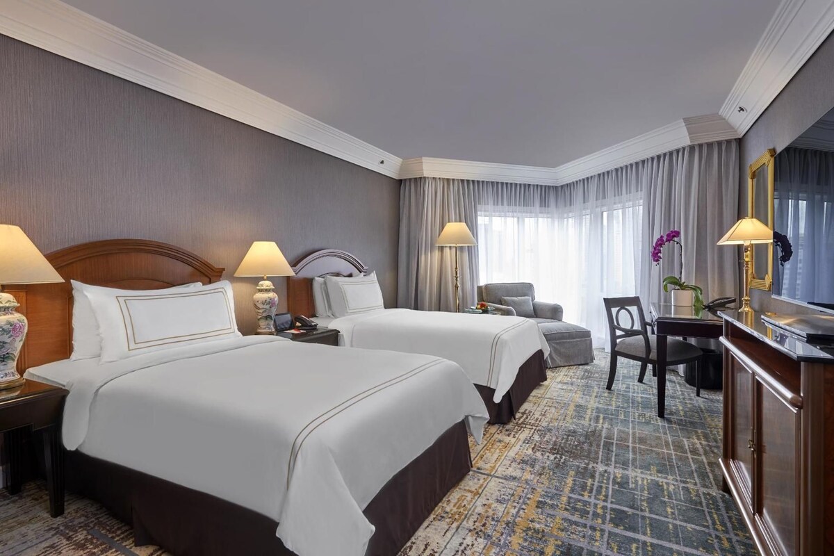 Premium bedding, in-room safe, desk, laptop workspace