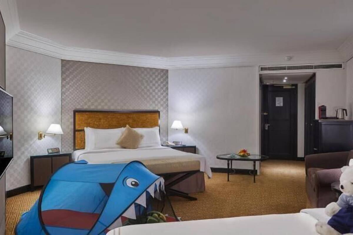 Premium bedding, in-room safe, desk, laptop workspace