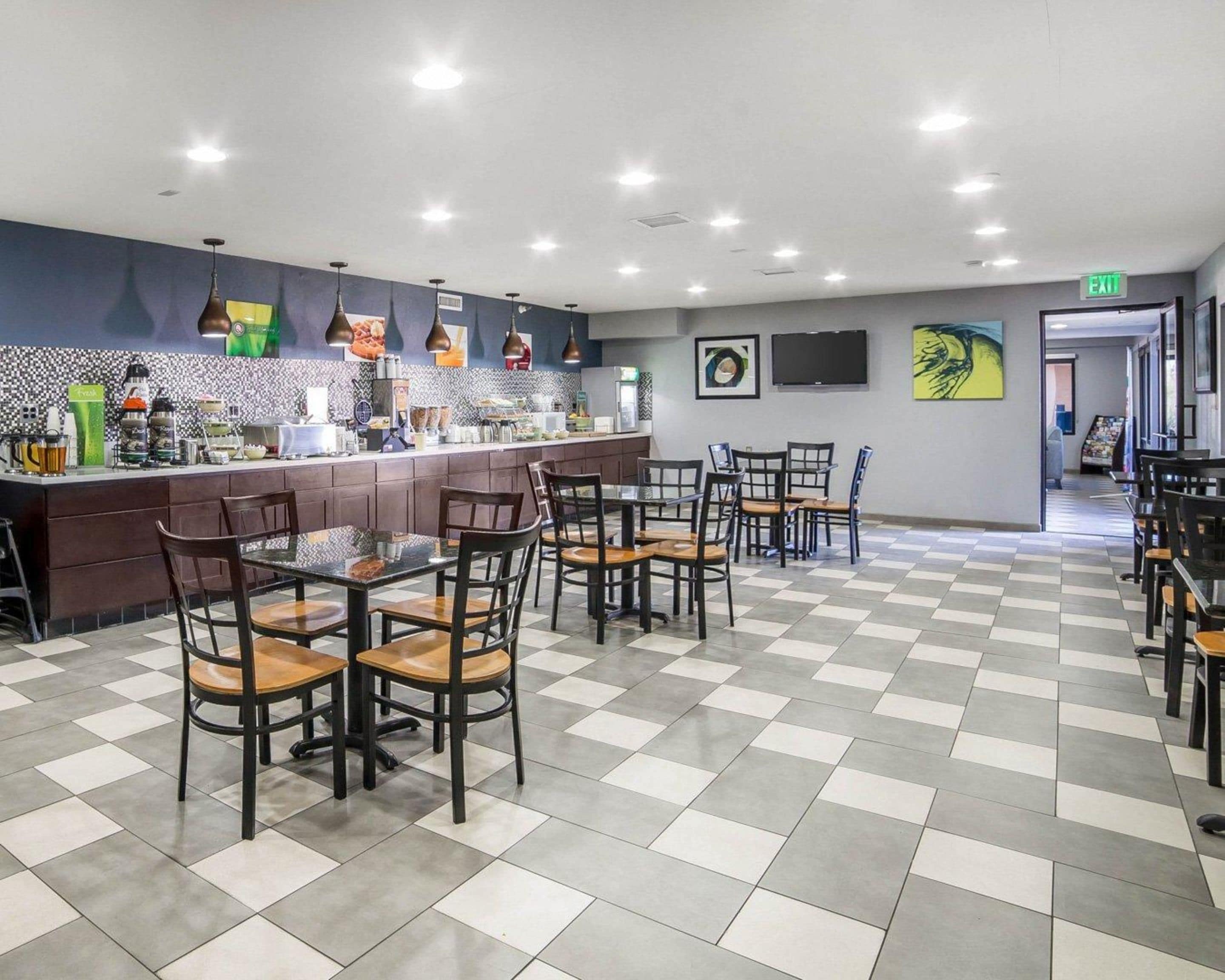 Petit déjeuner complet compris tous les jours