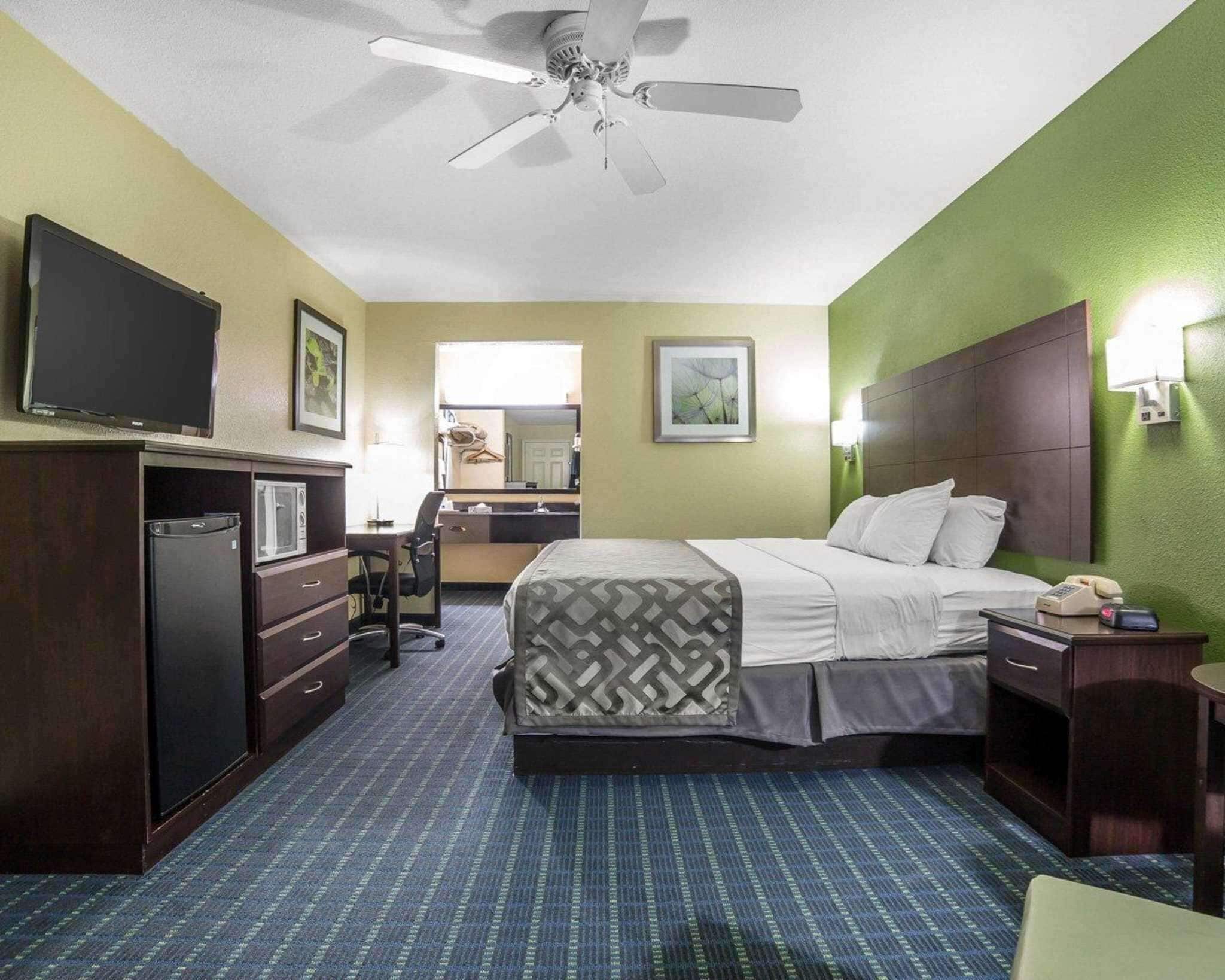 Rodeway Inn & Suites