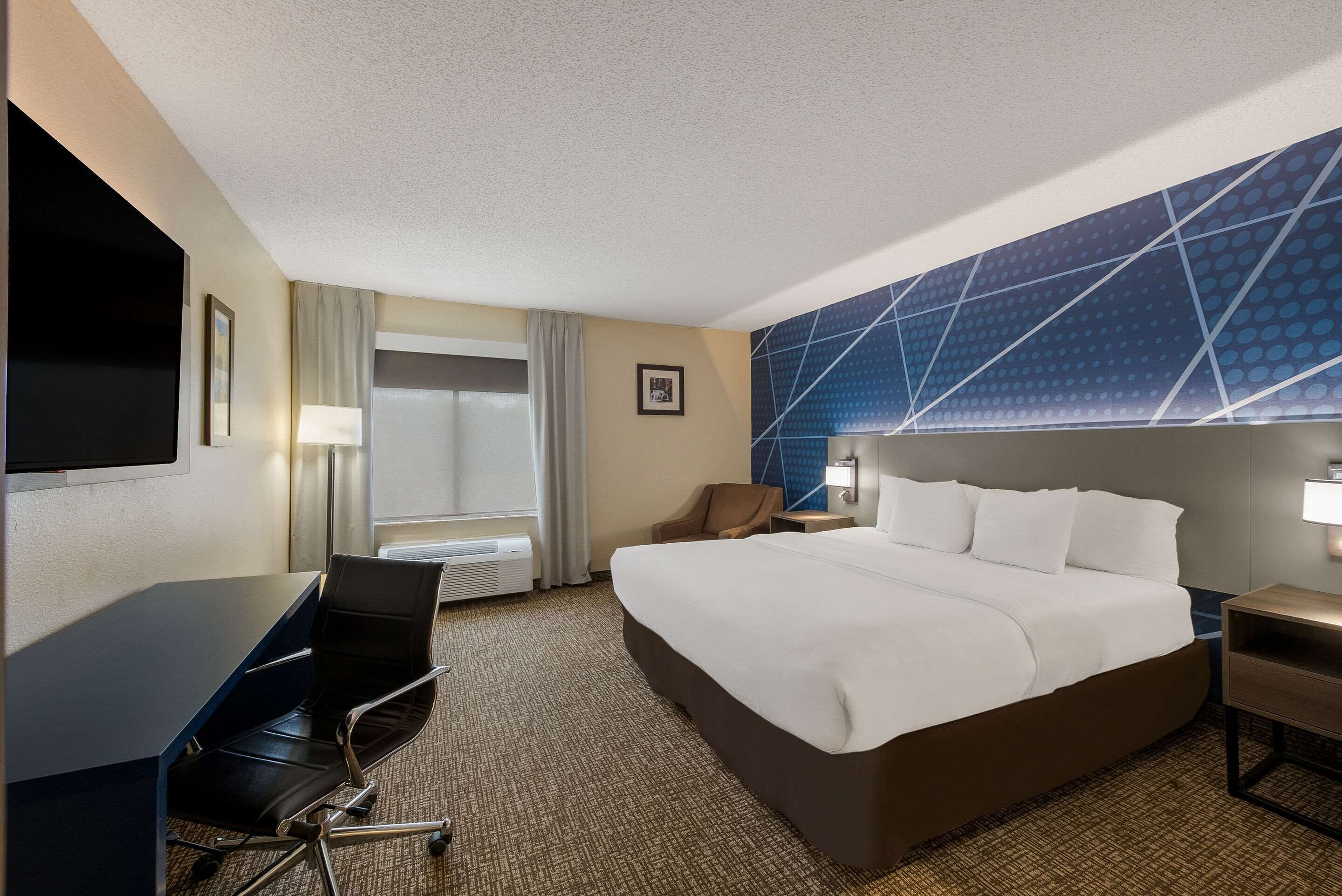 Premium bedding, down duvets, pillow-top beds, desk