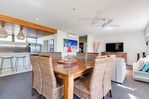 In-room dining - Nautilus Beachfront Villas & Spa (Korora)