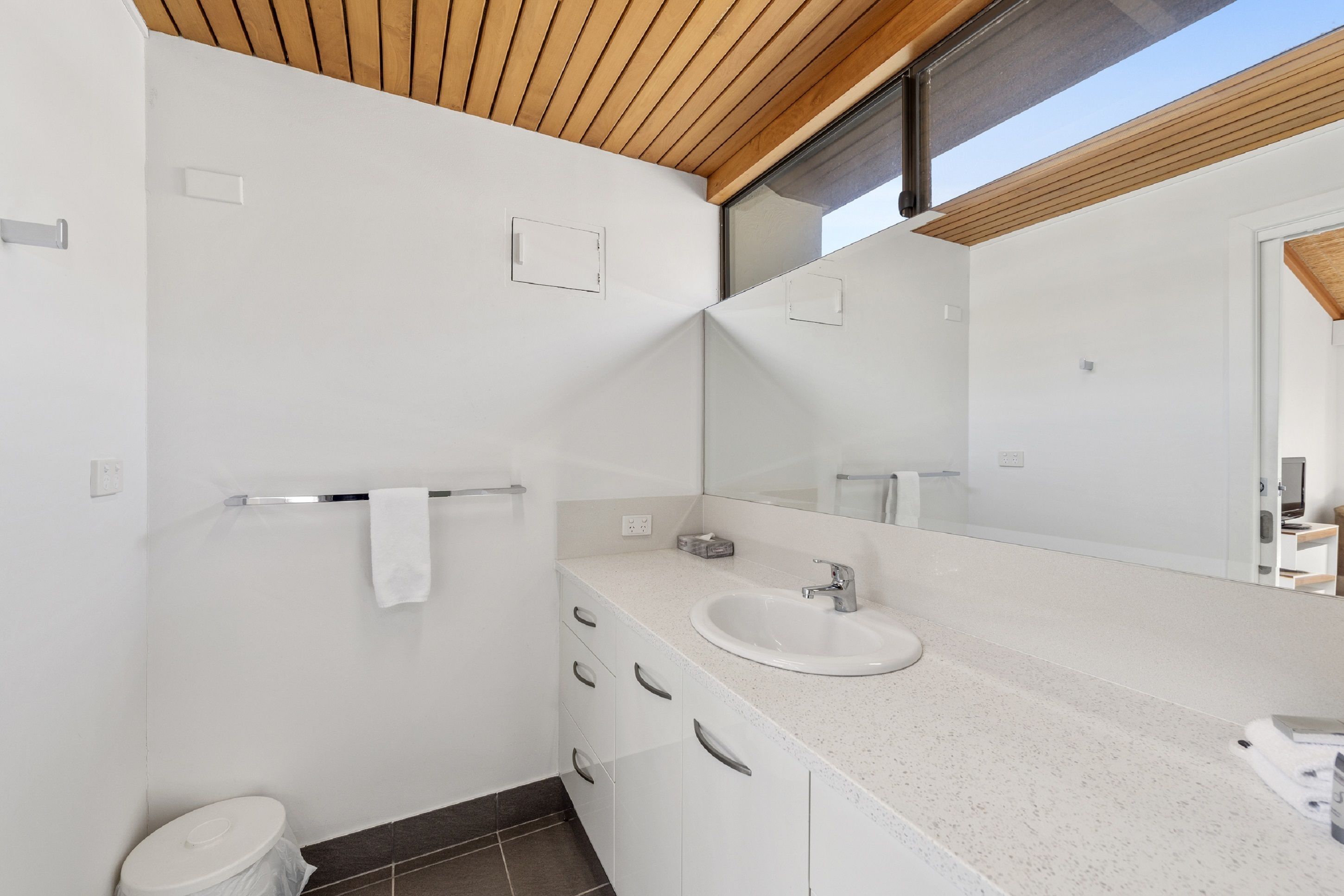 villa, 2 bedrooms | bathroom | free toiletries, hair dryer, towels