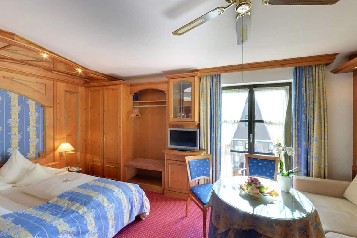 premium bedding, minibar, individually decorated, individually furnished