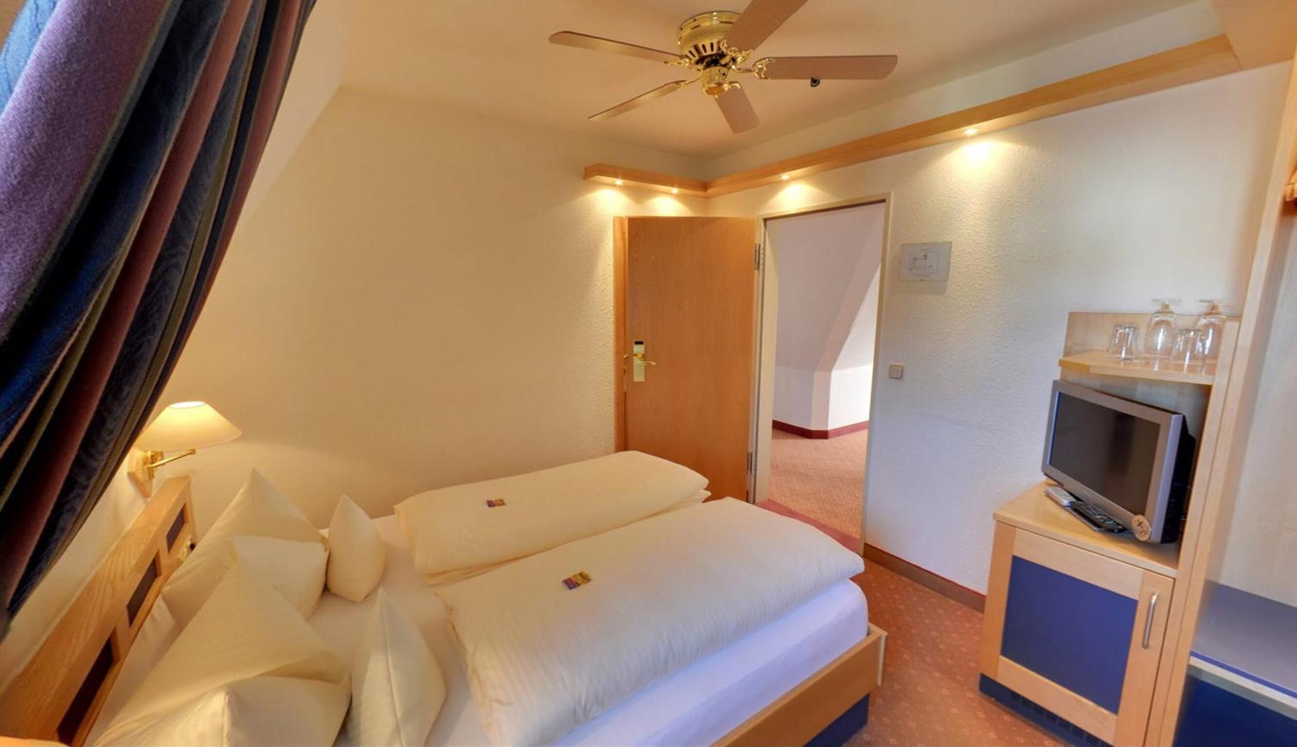 premium bedding, minibar, individually decorated, individually furnished