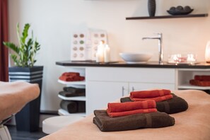 Sauna, Aromatherapie, Körperpeelings, Gesichtsbehandlungen