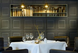 2 restaurants, lunch, dinner served; German cuisine