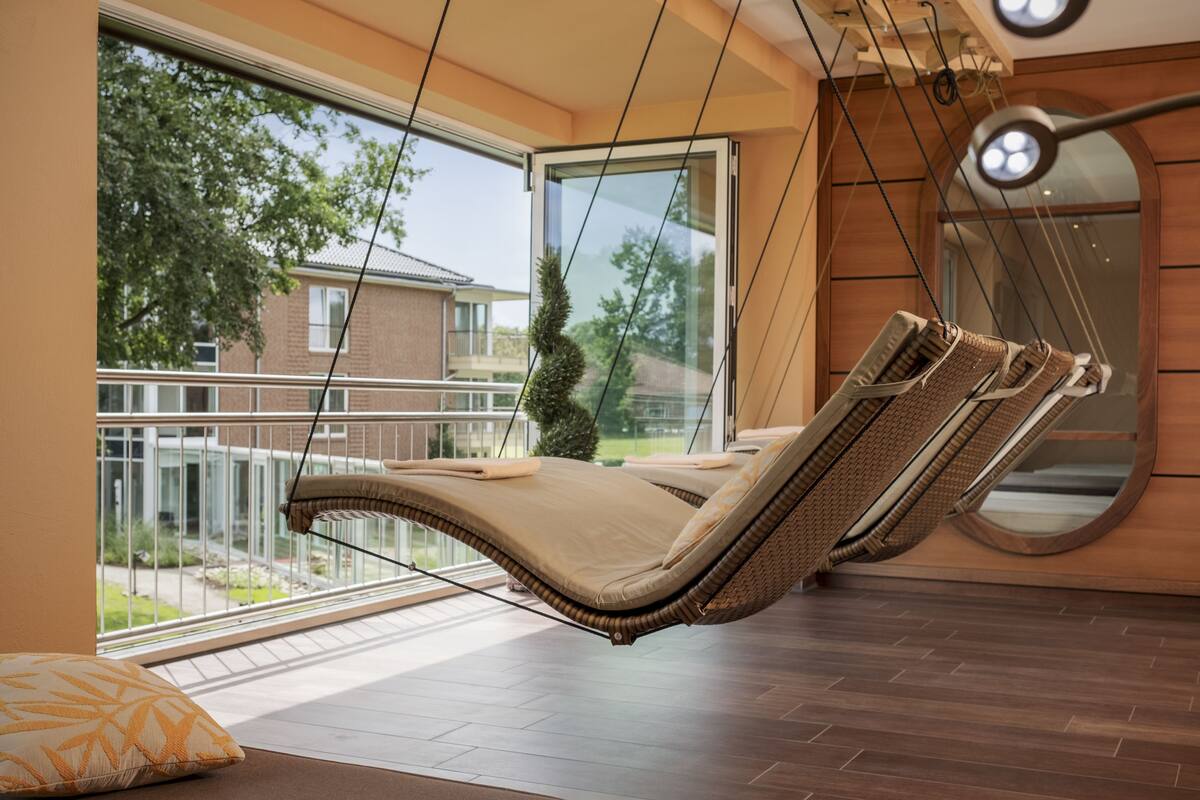 sauna, hot tub, steam room, body treatments, hot stone massages