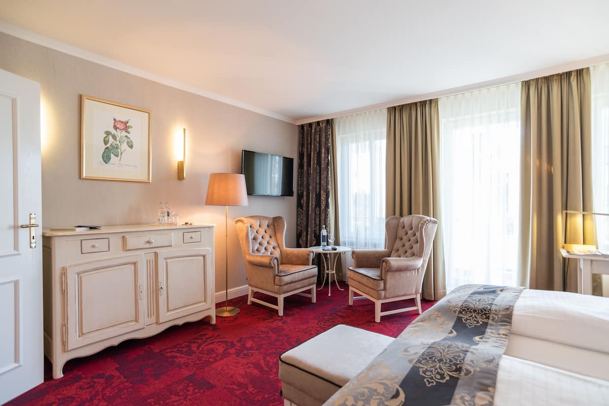 minibar, in-room safe, desk, free wifi