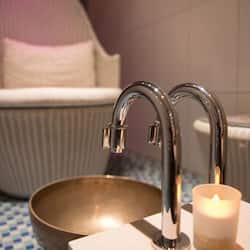 Sauna, höyrysauna, vartalohoitoja, aromaterapiaa, kuumakivihierontaa