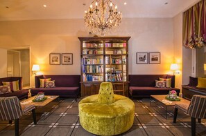 Lobby-Lounge