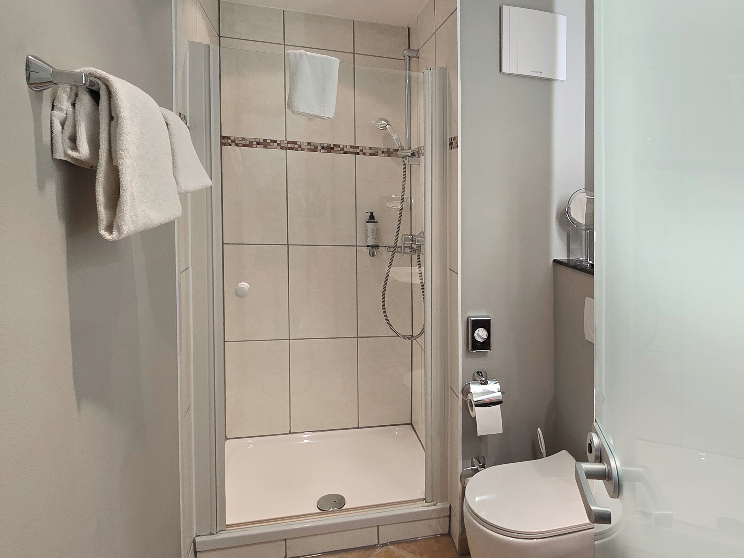 superior single room, 1 single bed | bathroom | free toiletries, hair dryer, towels