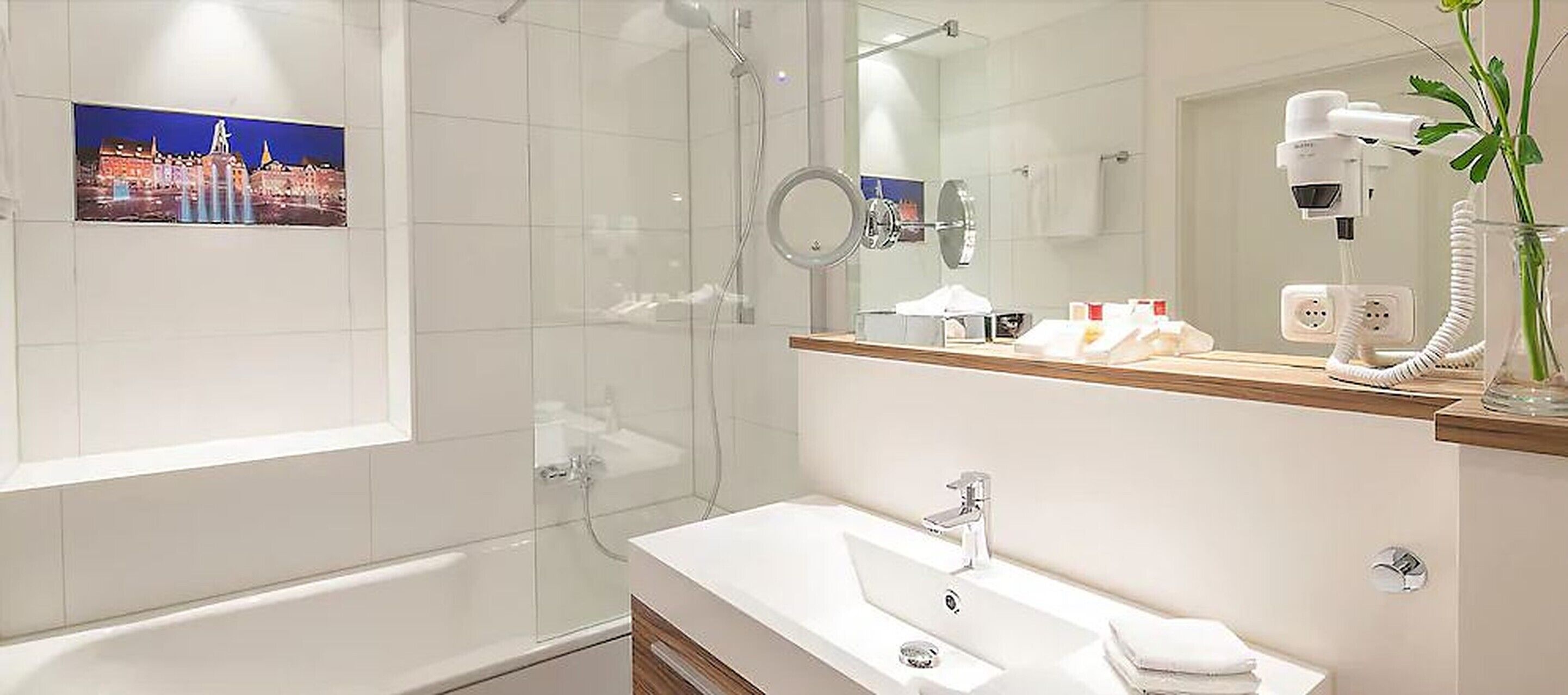 Comfort Room | Bathroom | Free toiletries, hair dryer, towels