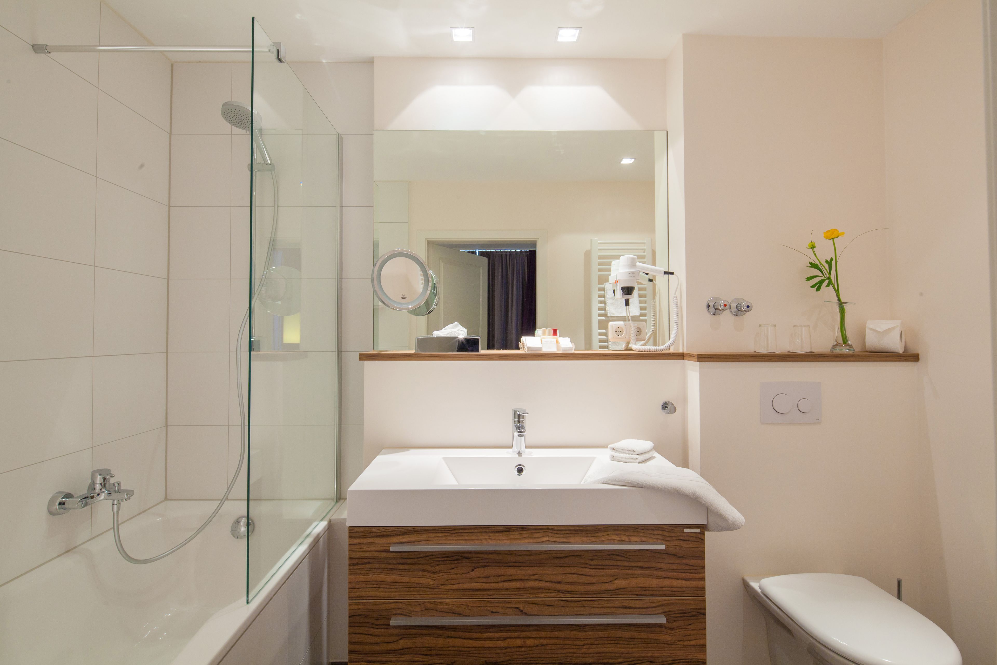 premium double room, 1 double bed | bathroom | free toiletries, hair dryer, towels