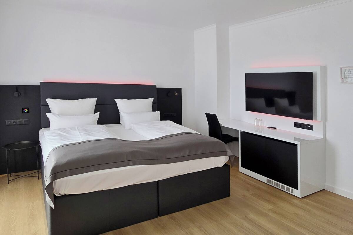 premium double room, 1 double bed | 1 bedroom, premium bedding, free minibar items, in-room safe