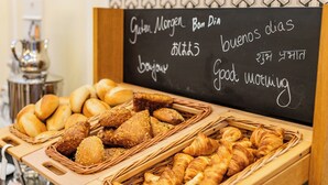 Frokostbuffé hver dag (mot et tillegg)