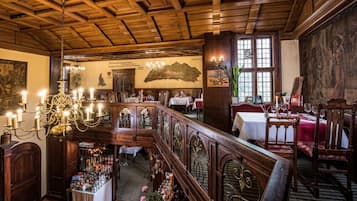 2 Restaurants, Abendessen, internationale Küche