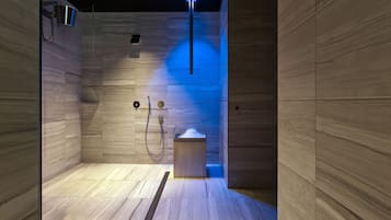 Behandelingskamers voor koppels, een sauna, een bubbelbad, een stoombad