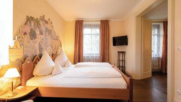 Comfort-Suite | Hochwertige Bettwaren, Minibar, Zimmersafe, individuell dekoriert