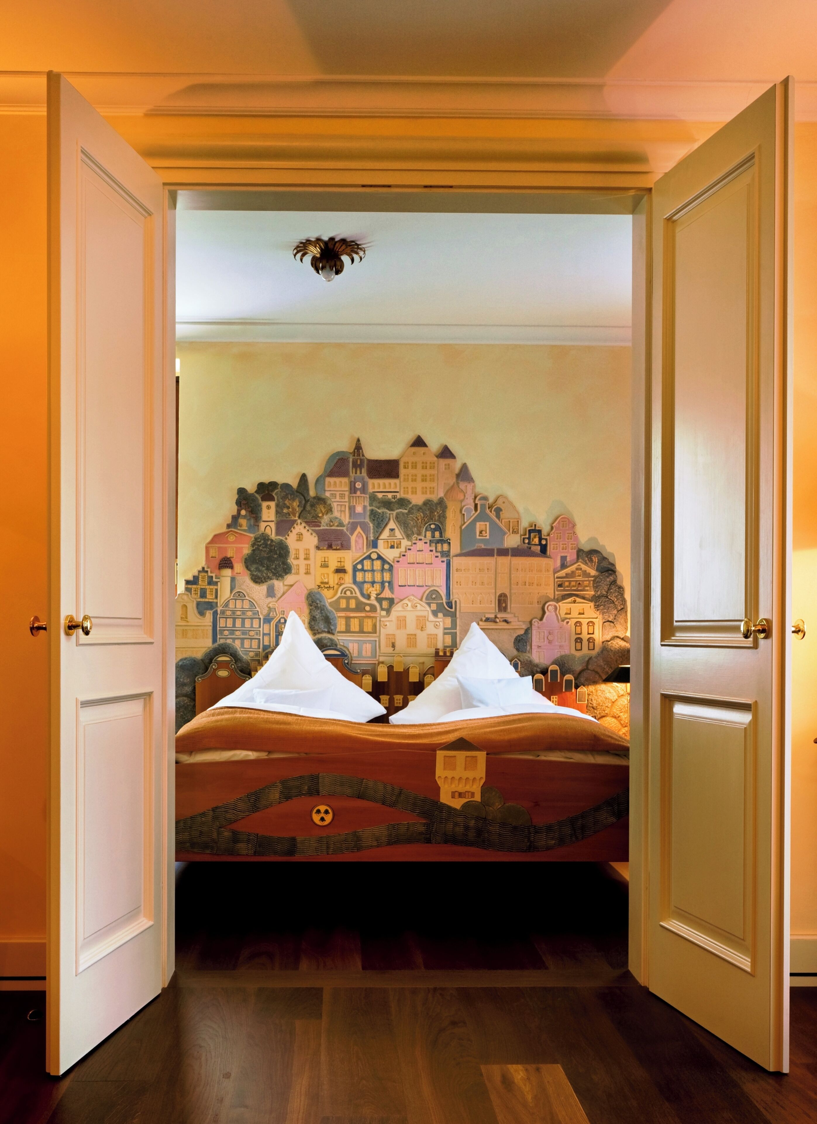 Comfort Suite | Peralatan tempat tidur premium, bar mini, peti besi dalam bilik 