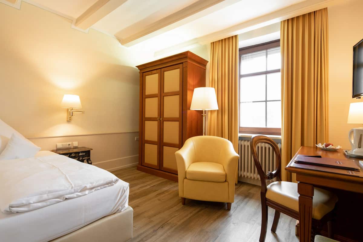 standard single room | 1 bedroom, premium bedding, minibar, in-room safe