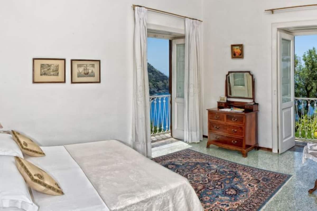 classic double or twin room, sea view | premium bedding, minibar, in-room safe, individually decorated