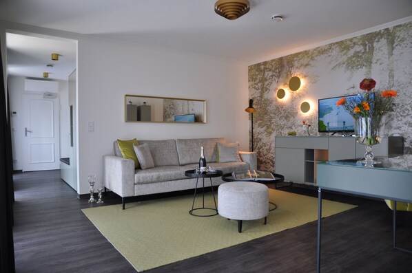 Superior-Suite | Wohnbereich | Fernseher
