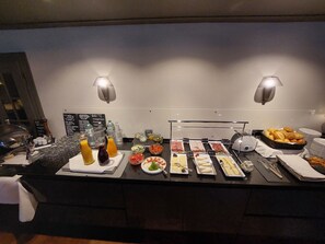 Daily buffet breakfast (EUR 21.50 per person)