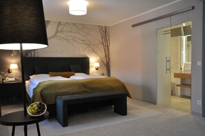 Comfort Double Room | 1 bedroom, in-room safe, individually decorated, individually furnished