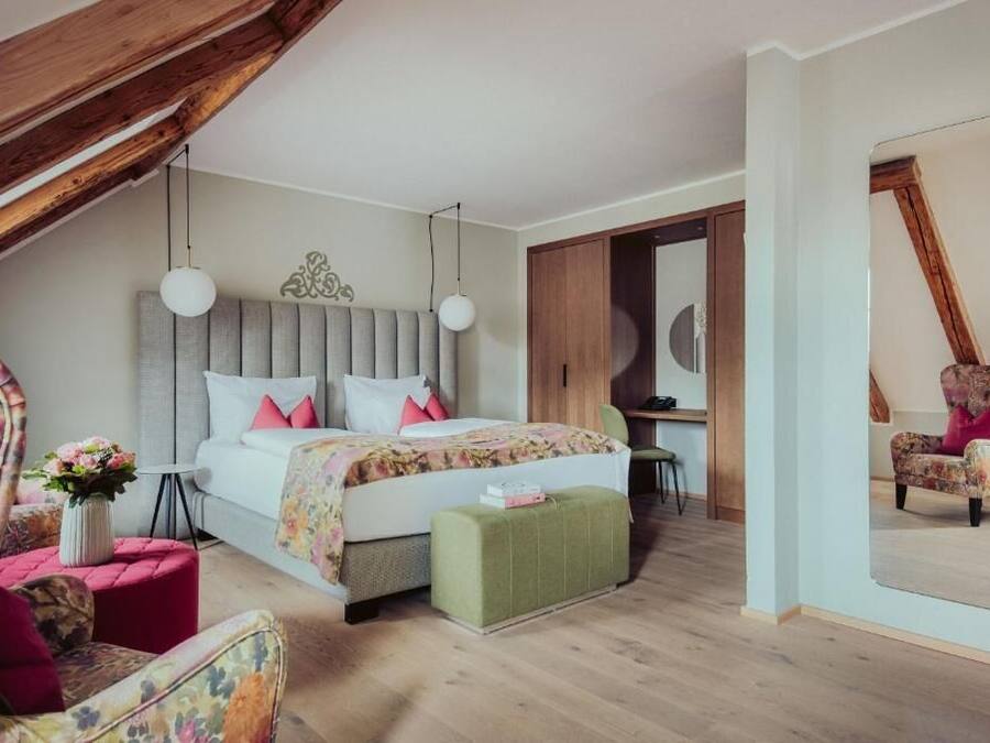 Elixhauser Loft | Allergitestet sengetøy, safe på rommet og individuelt dekorert