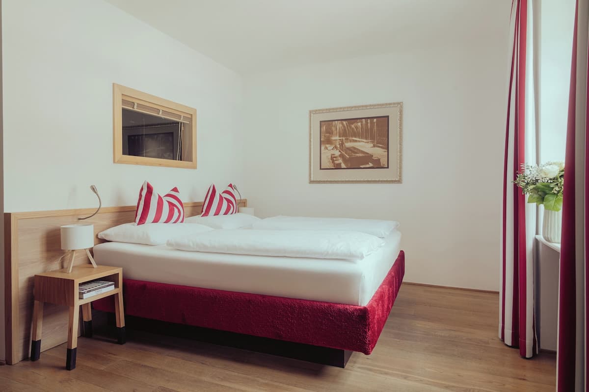 Hypo-allergenic bedding, in-room safe, individually decorated