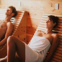 Salas de tratamiento para parejas, un sauna, baño turco