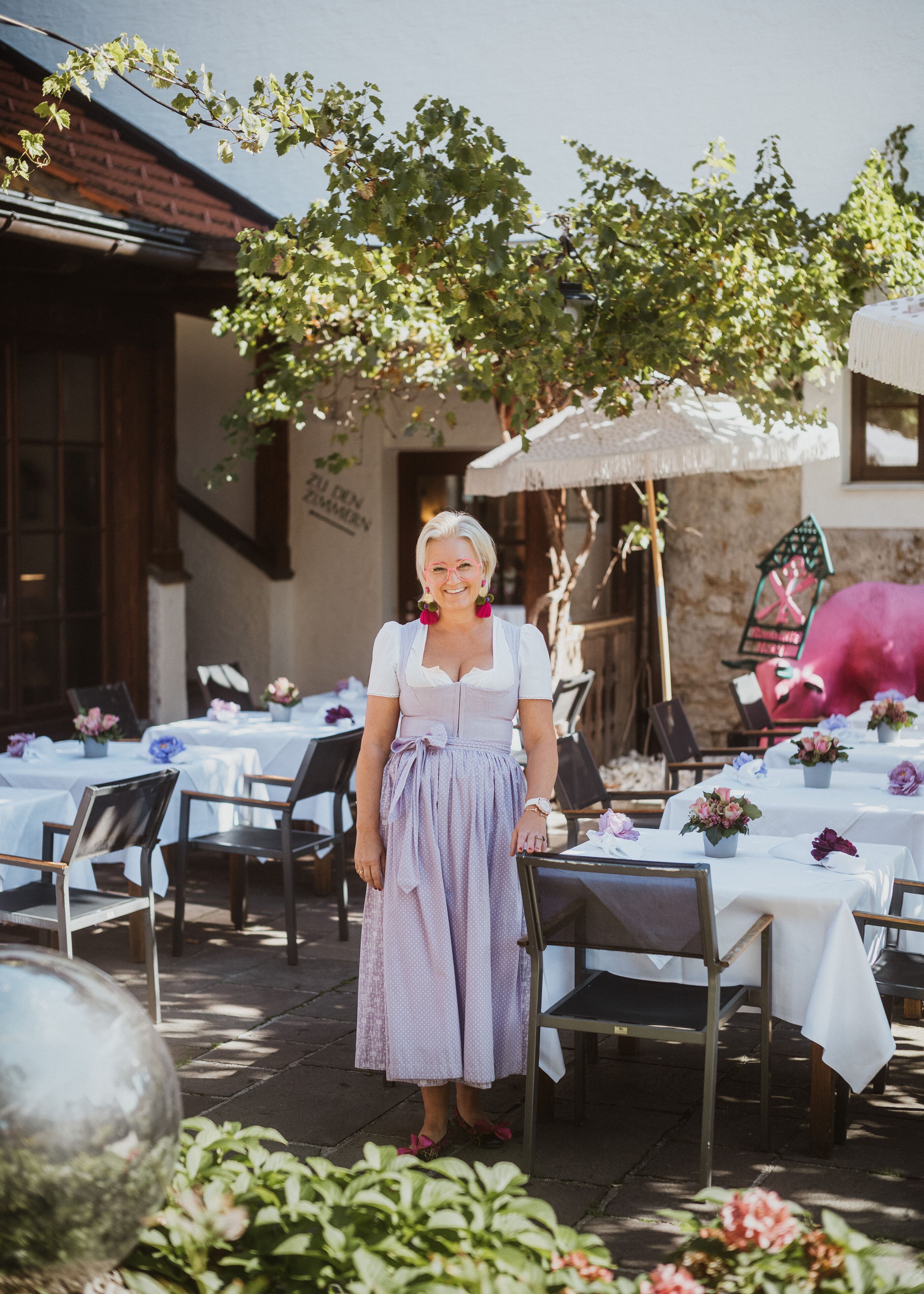 lunch, dinner served; regional cuisine, al fresco dining