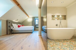 Elixhauser Loft | Room amenity