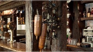 Bar (on property) - Romantik Hotel Traube (Stuttgart)