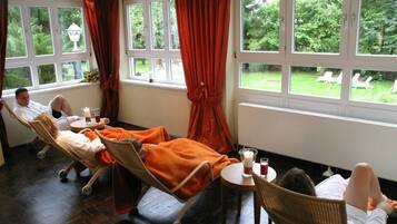 Sauna, tab panas, rawatan badan, aromaterapi, balut badan, lulur badan