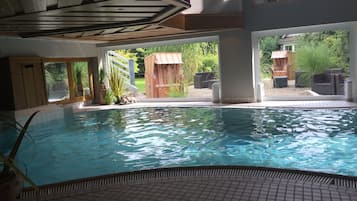 Indoor pool, sun loungers